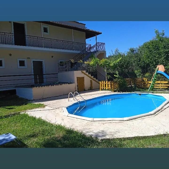 Georgina Family Apartments Mesongí エクステリア 写真